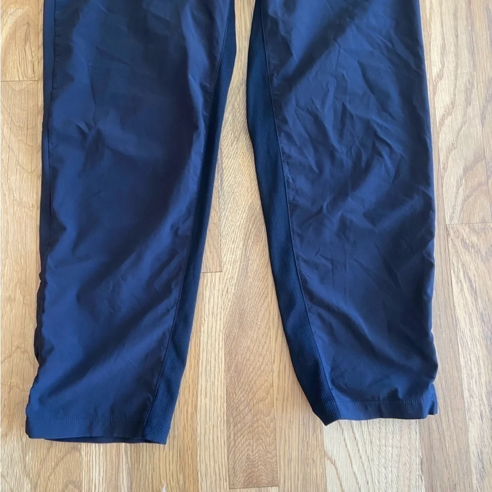 Womens Lululemon Beyond the Studio Crop black EUC size 4